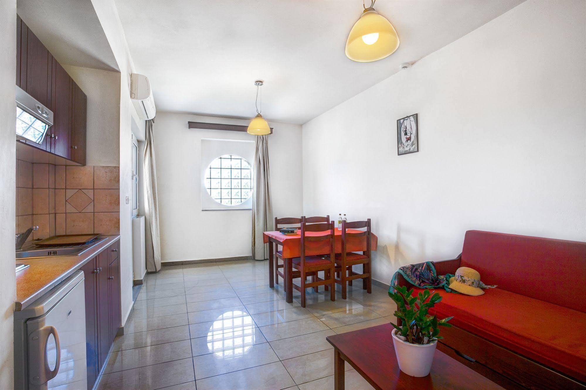 Artemis Hotel Apartments 헐소니소스 외부 사진